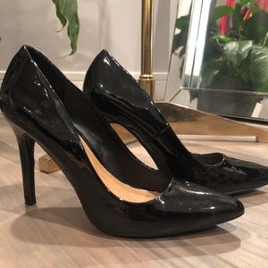 Black patent leather pumps